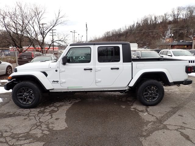 New 2026 Bright White Clear-Coat Exterior Paint Jeep Sport S image 2