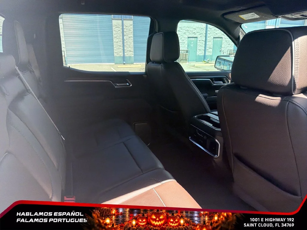 Used 2025 White Frost Tricoat GMC Denali image 31