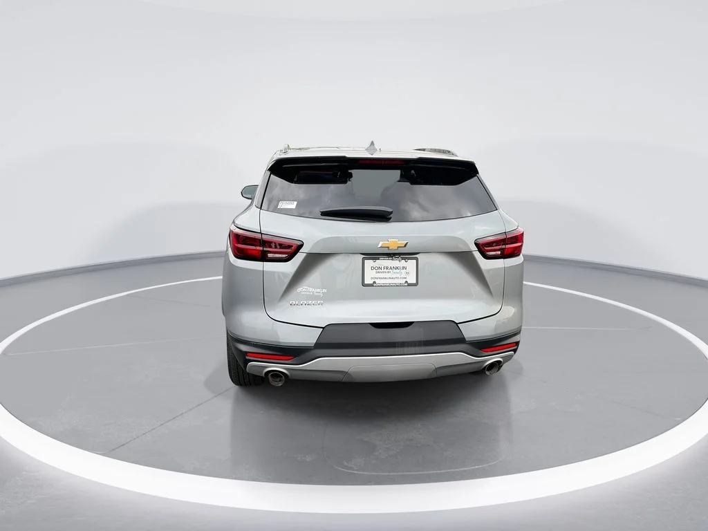 Used 2023 Gray Chevrolet LT image 7