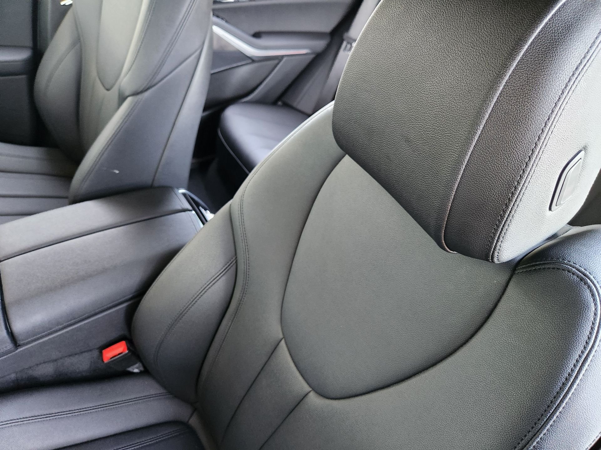 Used 2021 Dark Graphite Metallic BMW sDrive40i image 16
