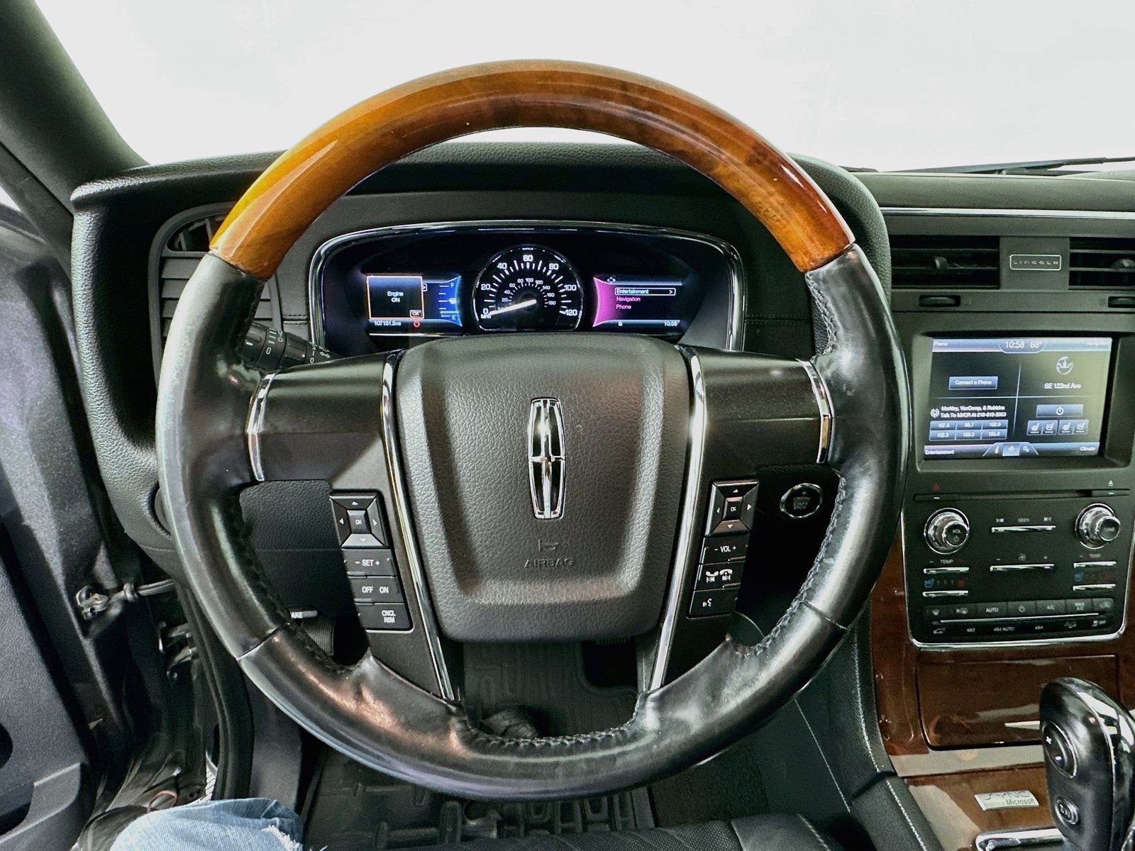 Used 2015 Magnetic Metallic Lincoln Base image 11