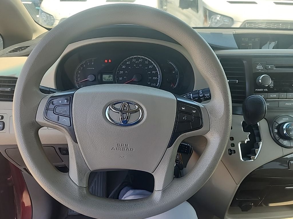 Used 2014 Red Toyota LE image 21