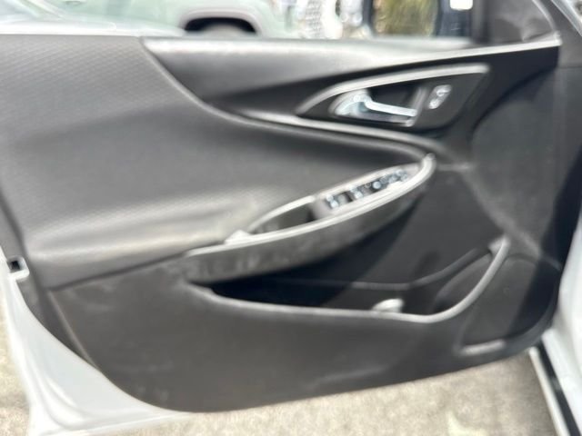 Used 2025 White Chevrolet LT image 30