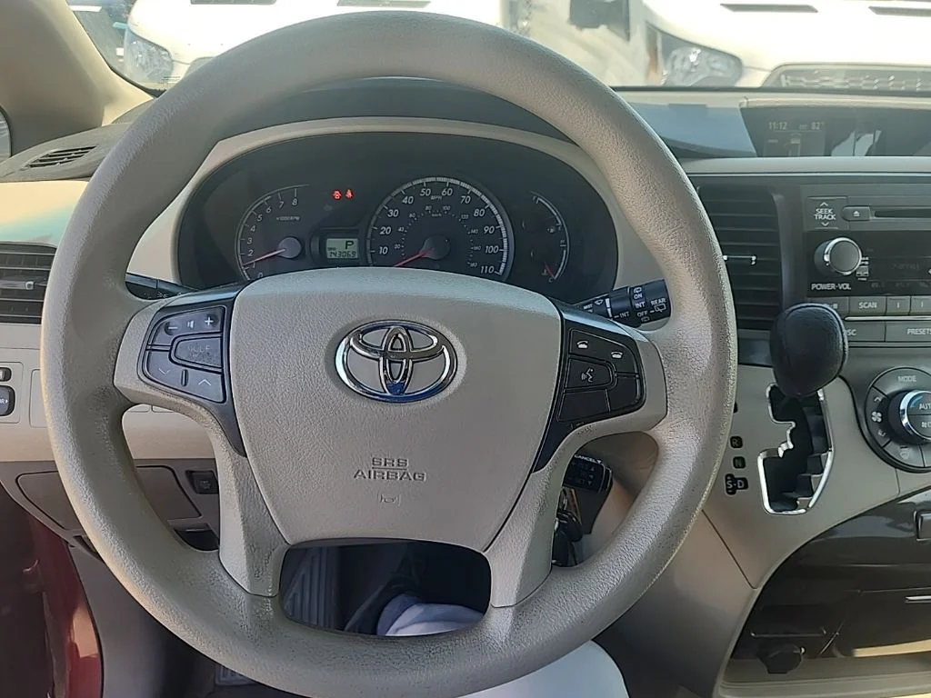 Used 2014 Red Toyota LE image 21