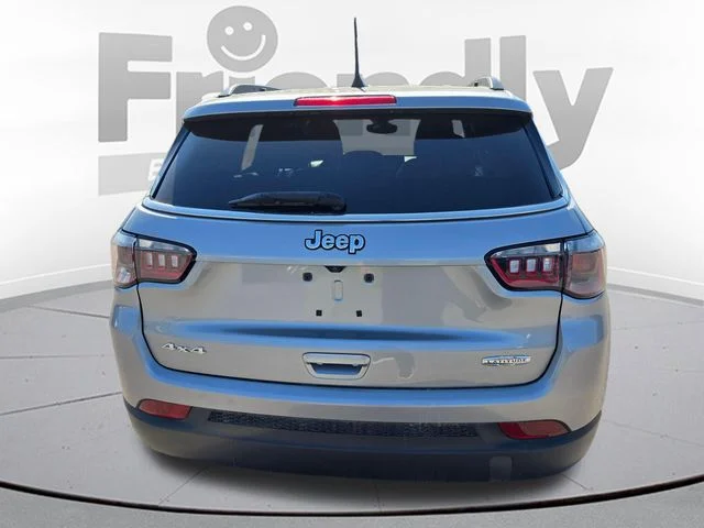 Used 2023 Silver Jeep Latitude image 6