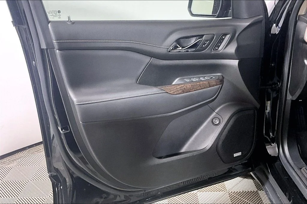 Used 2023 Ebony Twilight Metallic GMC Denali image 18