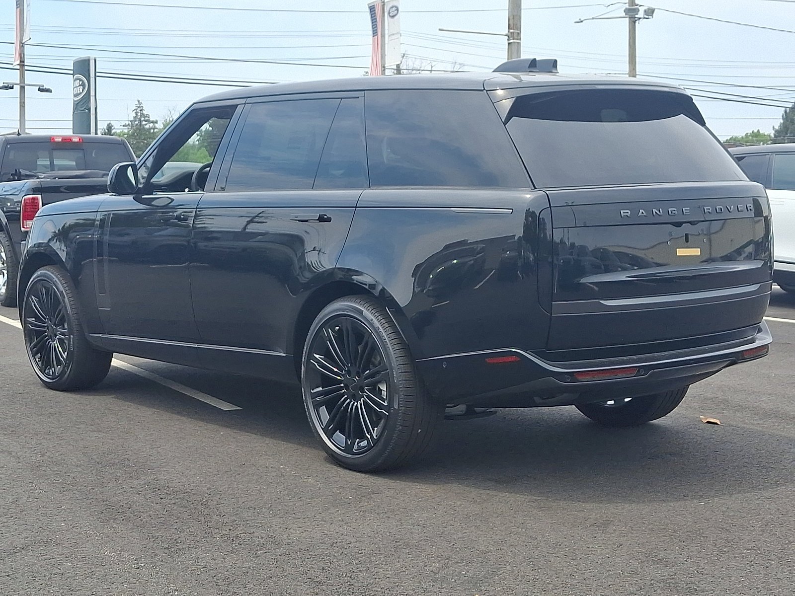 New 2026 Santorini Black Land Rover SE image 4