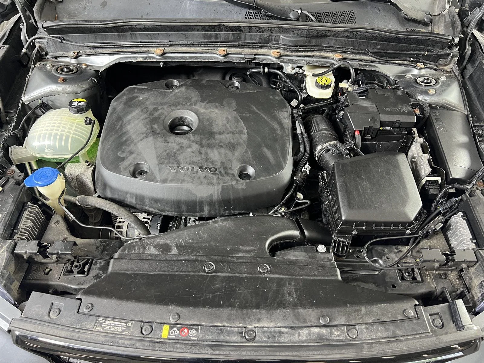Used 2019 Gy Volvo R-Design image 31