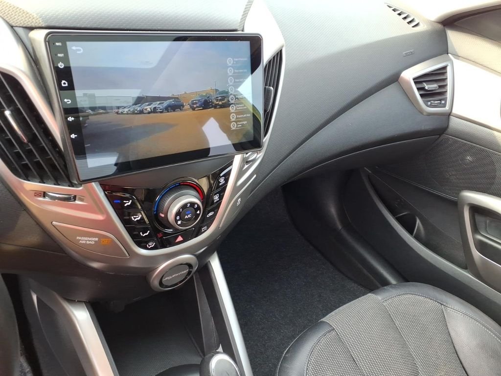 Used 2012 Electrolyte Green Hyundai Base image 5