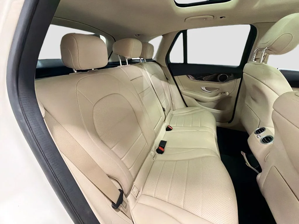 Used 2022 White Mercedes-Benz GLC 300 image 26