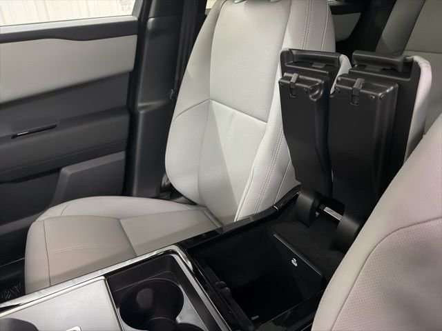 New 2026 Fuji White Land Rover S image 38