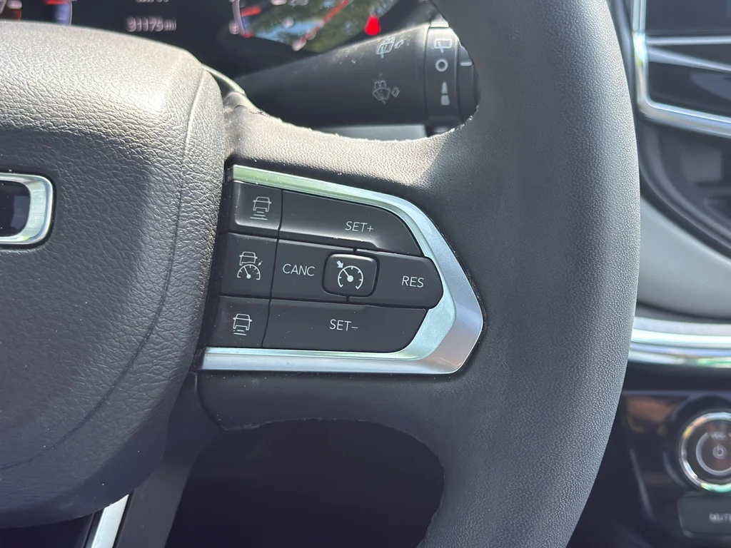 Used 2023 White Jeep Limited image 21