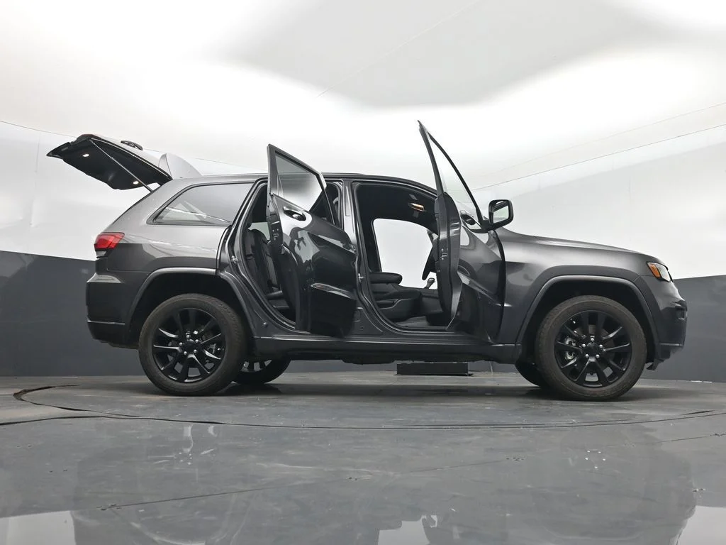 Used 2021 Gray Jeep Laredo X image 7