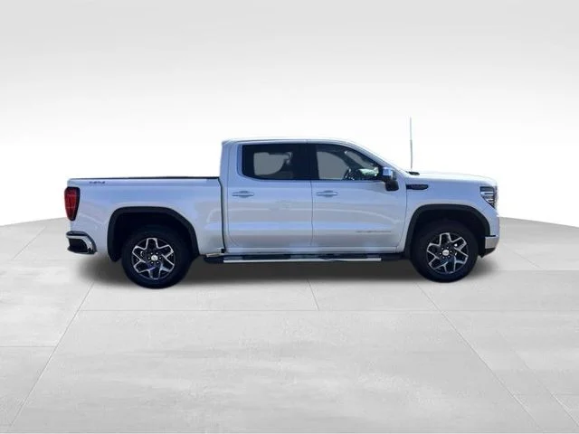 Used 2023 White GMC SLT image 8