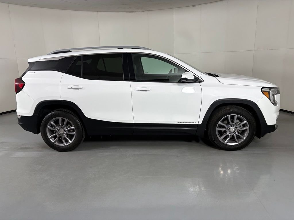 Used 2024 White GMC SLT image 9