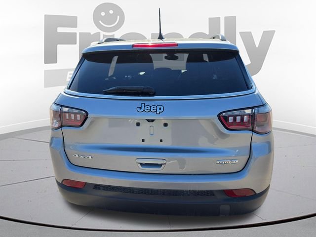 Used 2023 Silver Jeep Latitude image 6