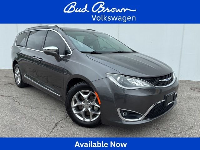 2019 Chrysler Pacifica Limited's photo