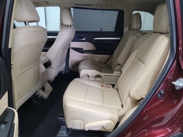 Used 2018 Ooh La La Rouge Mica Toyota SE image 27