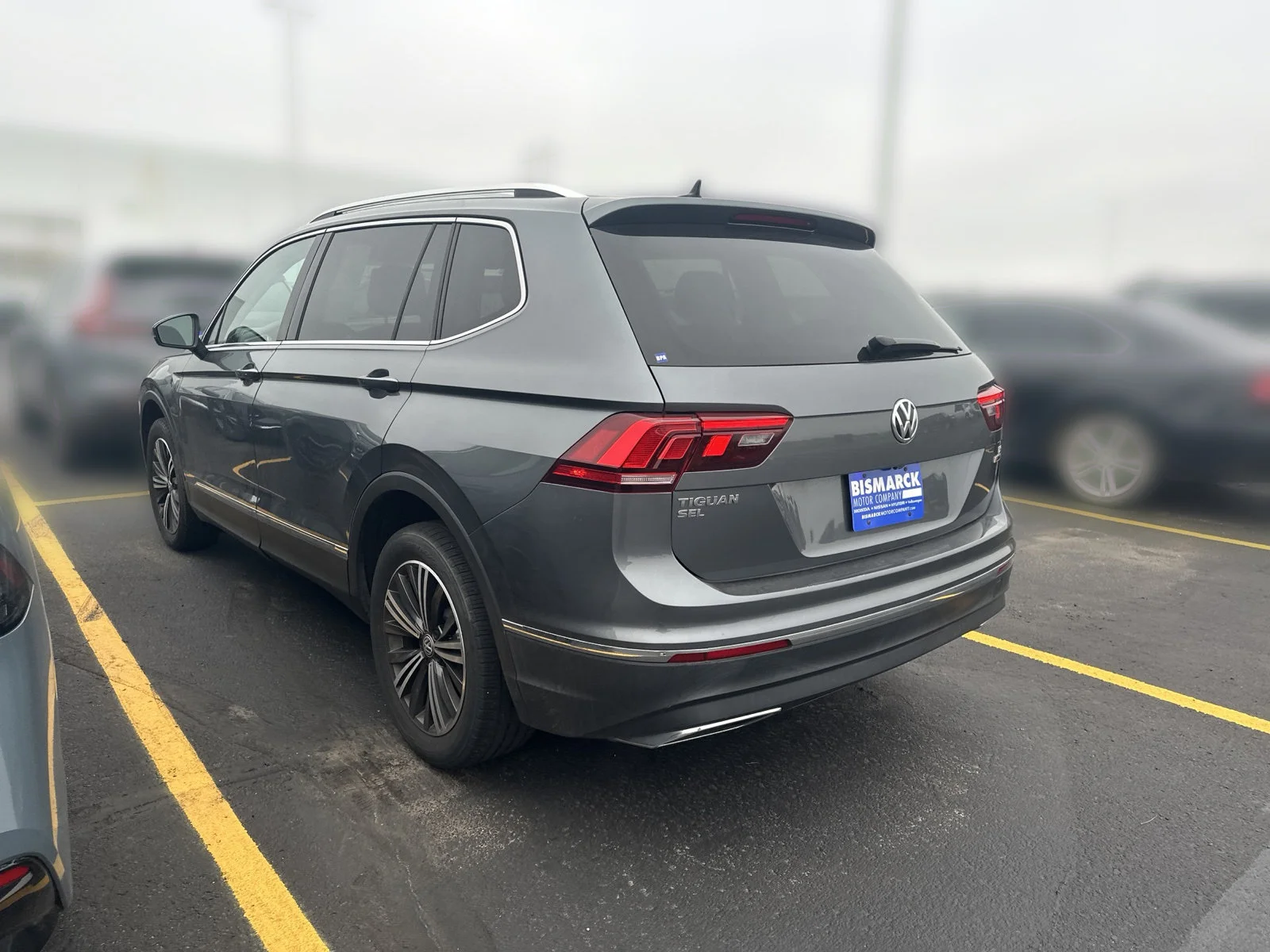 Used 2018 Gray Volkswagen 2.0T SEL image 4