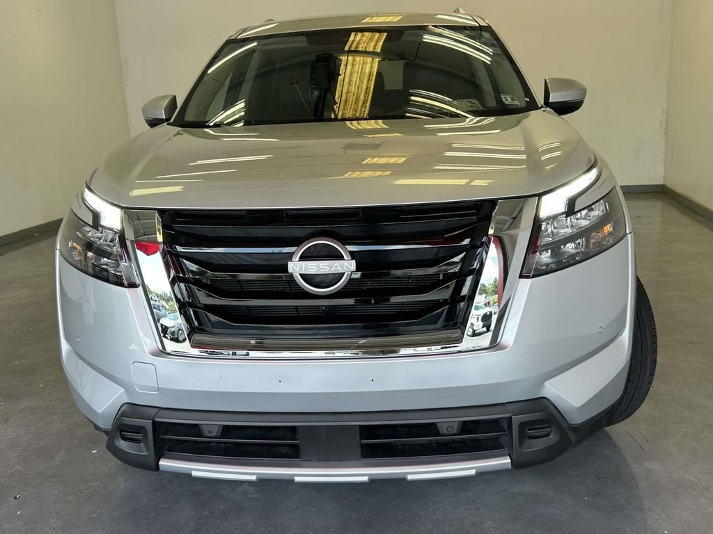 Used 2025 Silver Nissan SL image 7