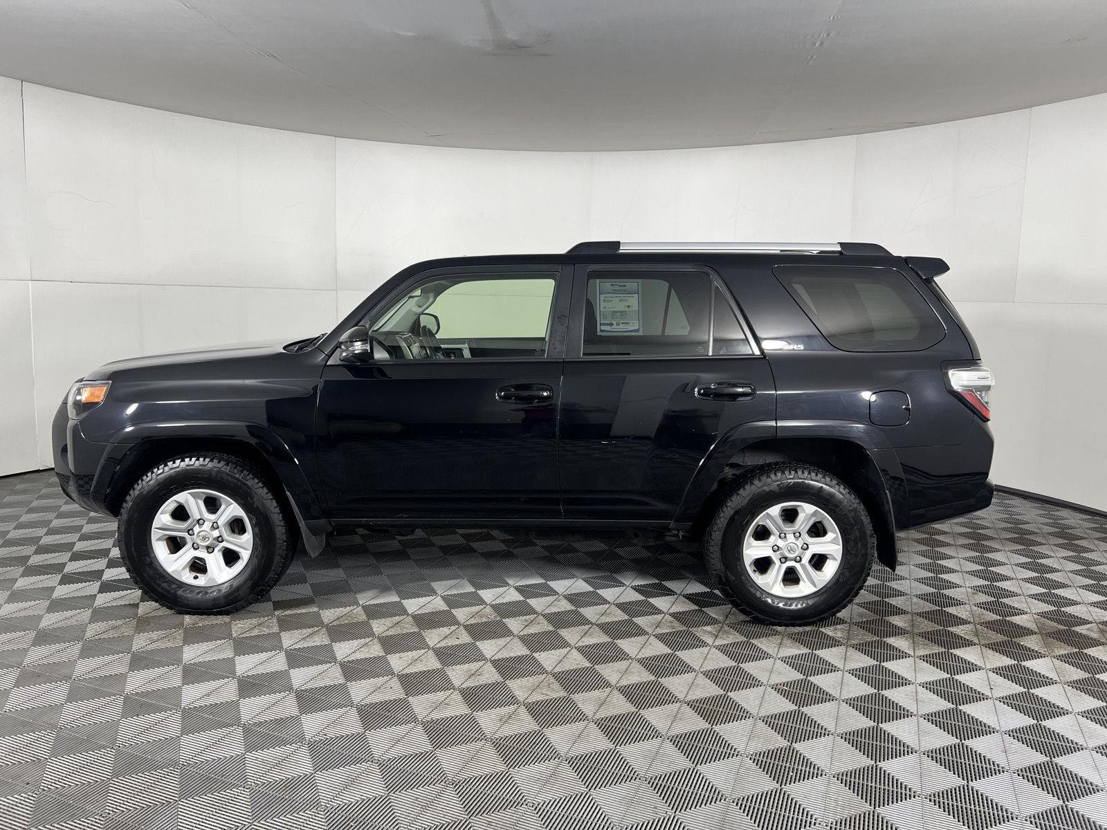Used 2022 Midnight Black Metallic Toyota SR5 Premium image 7