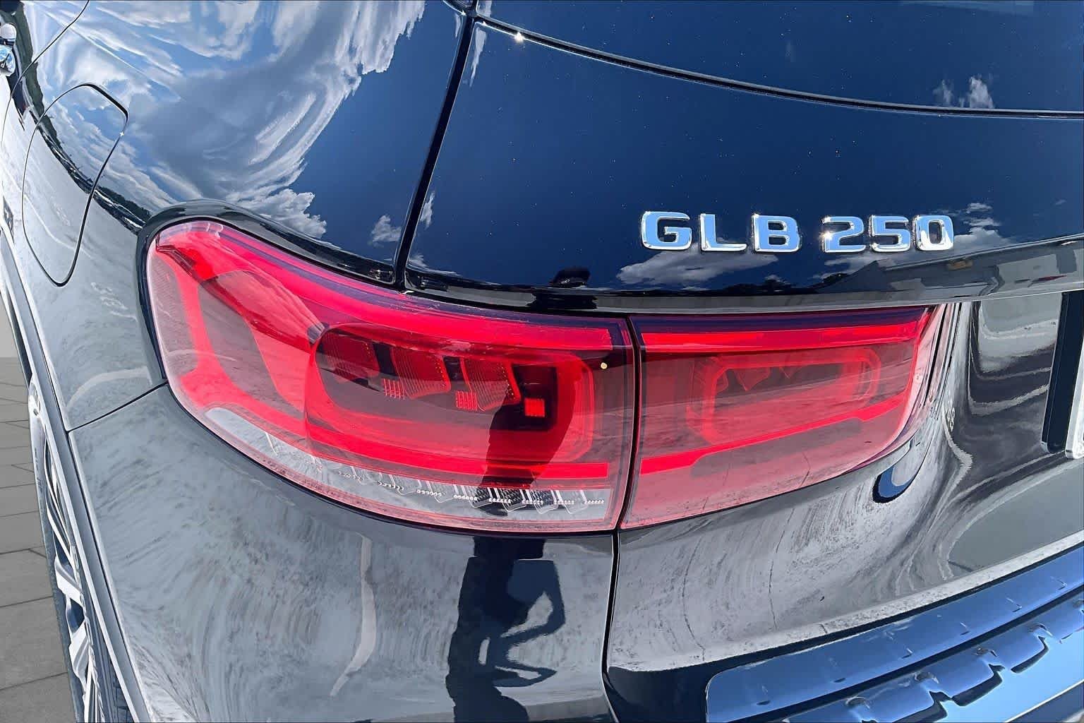 Used 2021 Night Black Mercedes-Benz GLB 250 image 28
