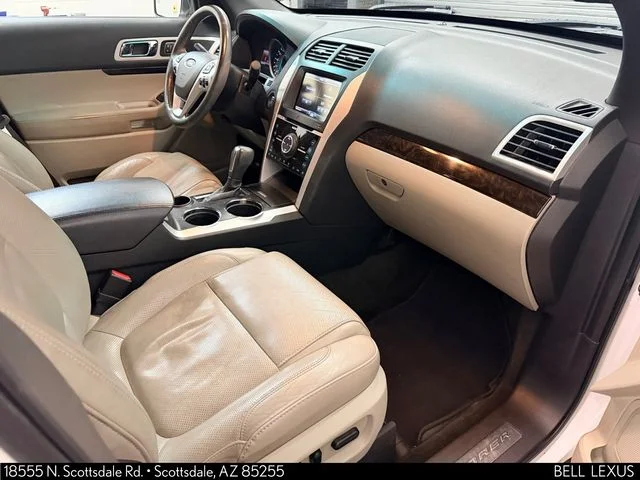 Used 2012 White Ford Limited image 11