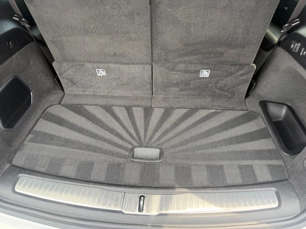 Used 2021 White/off-white Jeep Overland image 49