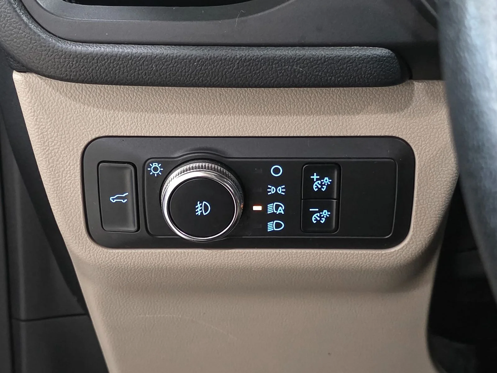 Used 2020 Silver Ford SEL image 25