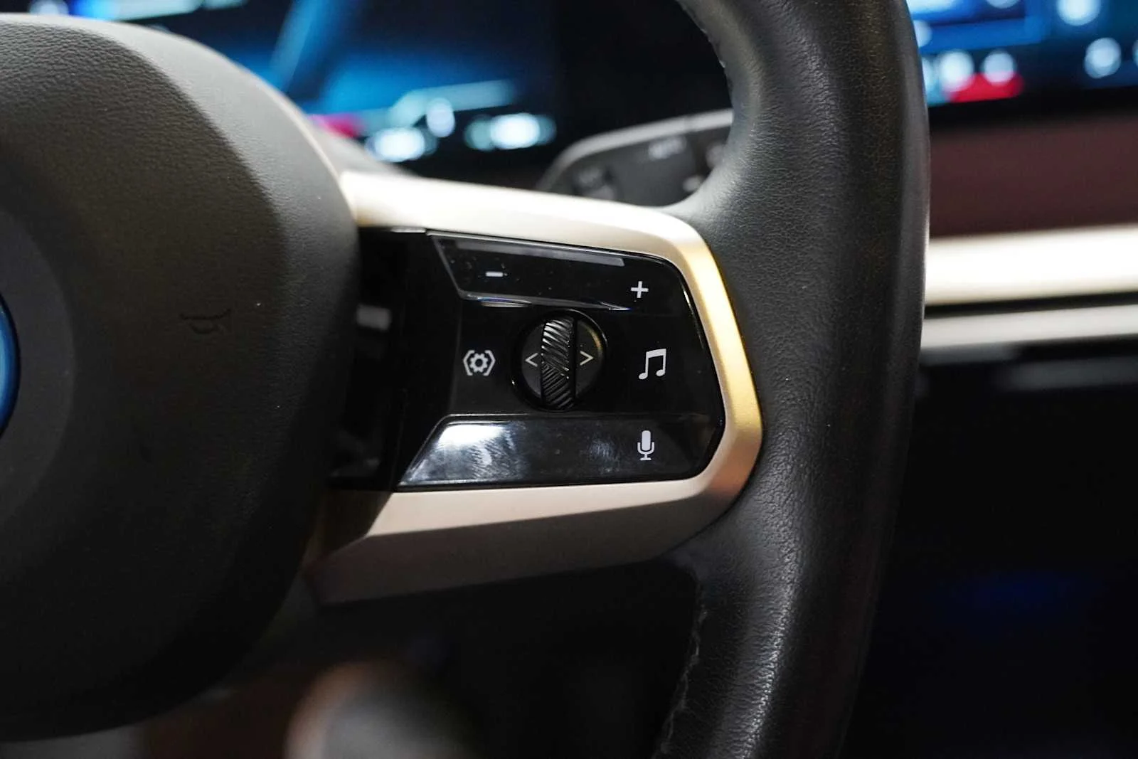 Certified Used 2024 Mineral White Metallic BMW M60 image 19