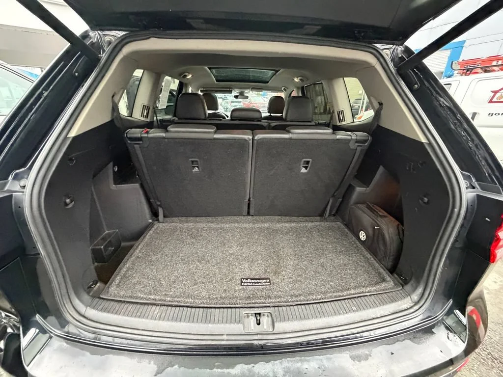 Used 2018 Black Volkswagen 3.6L V6 SEL image 12