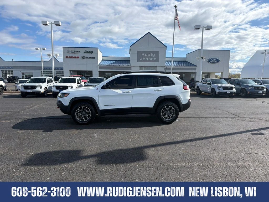 Used 2022 White Jeep Trailhawk image 2