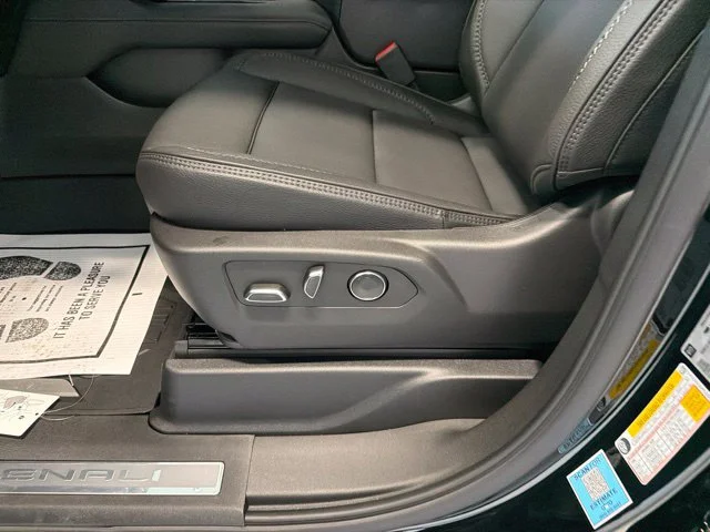 2027 GMC Yukon Denali - Photo 9