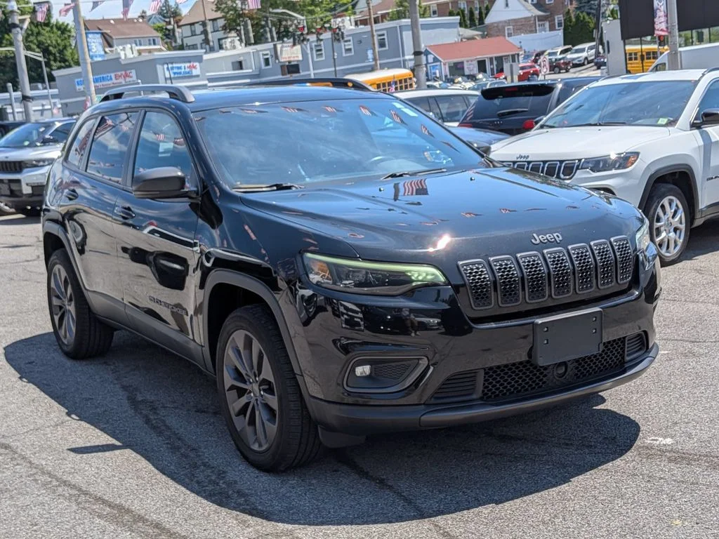 Used 2021 Black Jeep Latitude Lux image 4