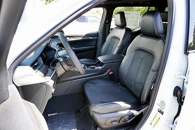 New 2026 Bright White Clearcoat Jeep Altitude image 18
