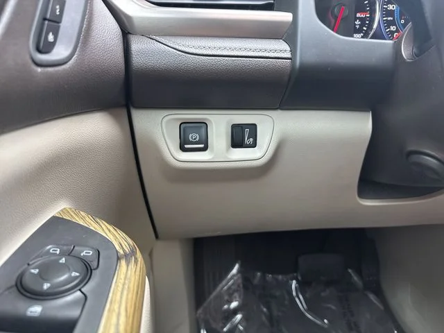 Used 2018 White GMC Denali image 28