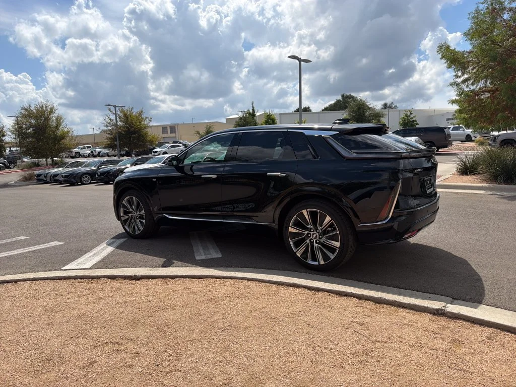 2027 Cadillac LYRIQ Signature Luxury - Photo 6