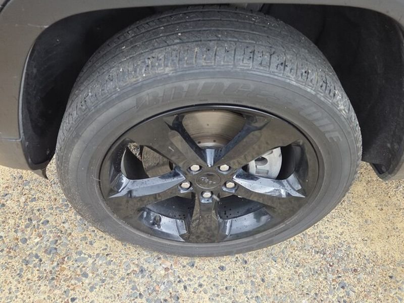 Used 2023 Metallic Jeep Altitude image 18