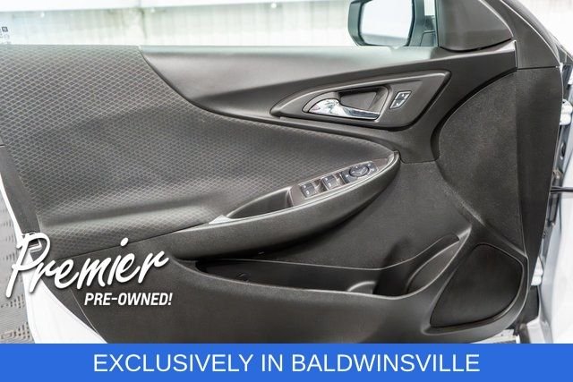Used 2025 White Chevrolet LT image 15