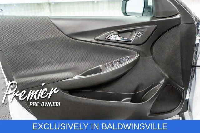 Used 2025 White Chevrolet LT image 15