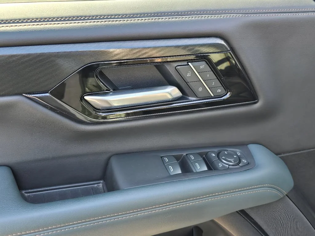 2025 GMC Yukon AT4 - Photo 23