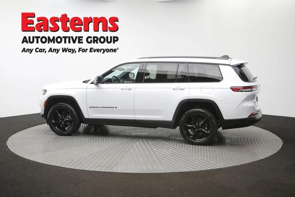 Used 2023 White Jeep Altitude image 63