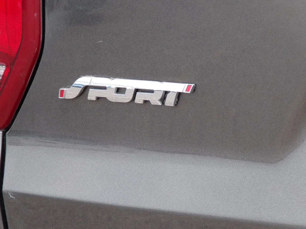 Used 2018 Magnetic Metallic Ford Sport image 8