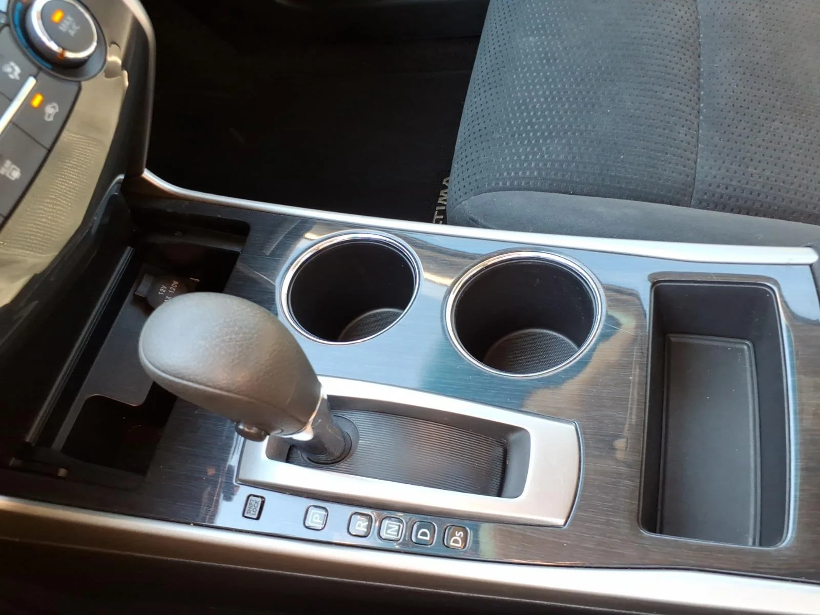 Used 2014 Gun Metallic Nissan 2.5 S image 18