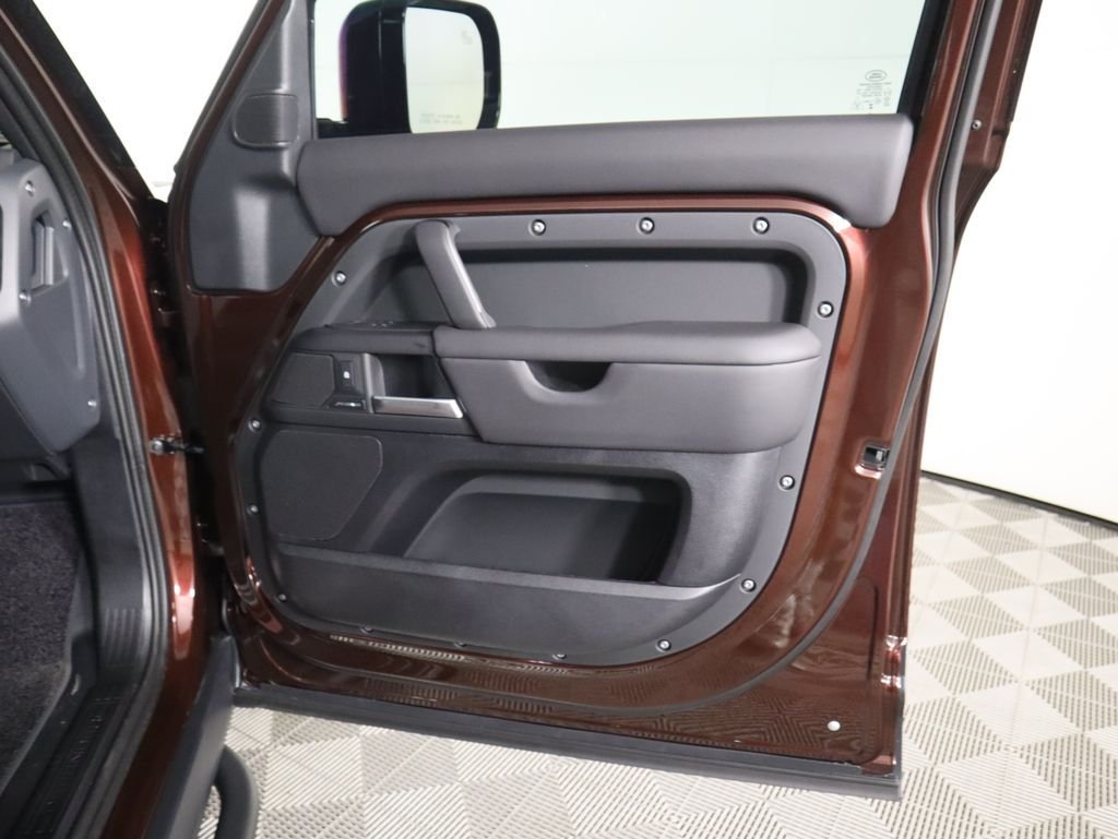 2025 Land Rover Defender S - Photo 27