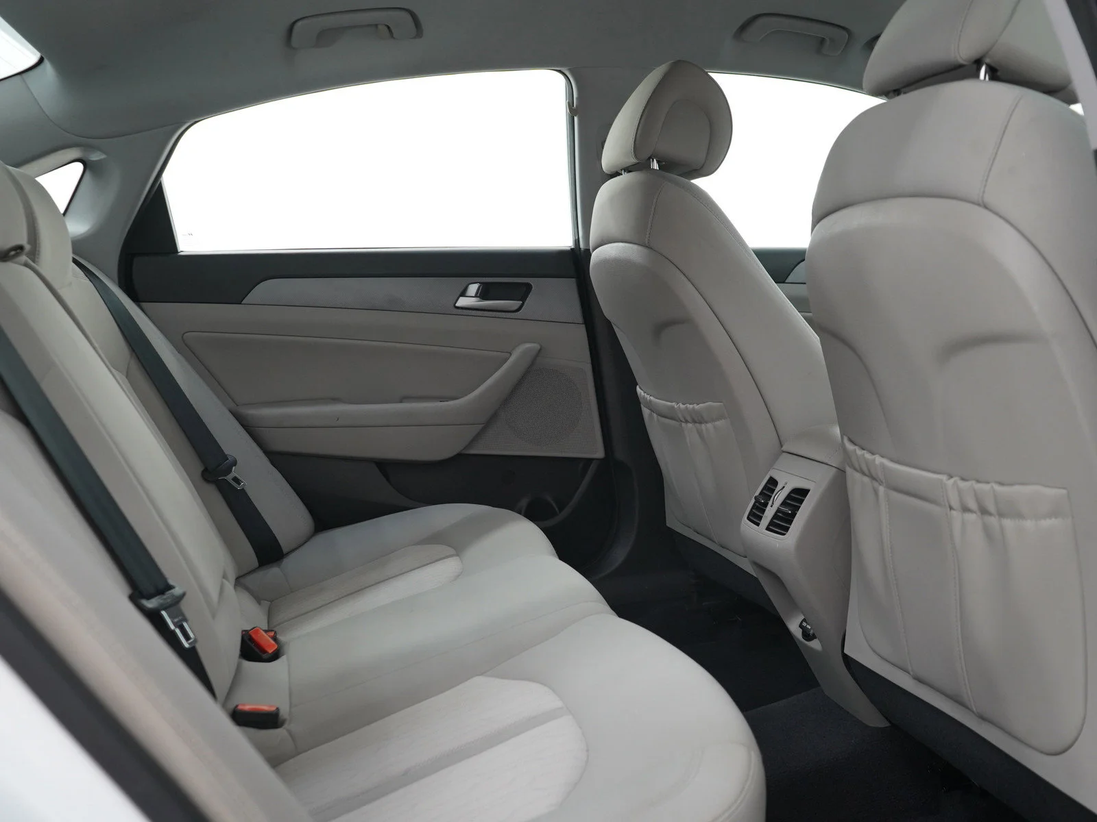 Used 2017 Hyper White Hyundai  image 12