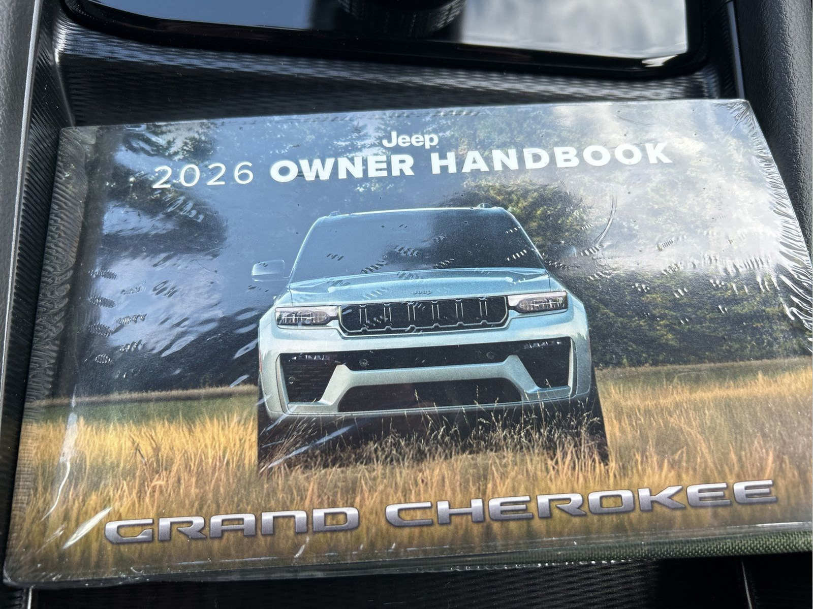 New 2026 Bright White Clear-Coat Exterior Paint Jeep Laredo image 19