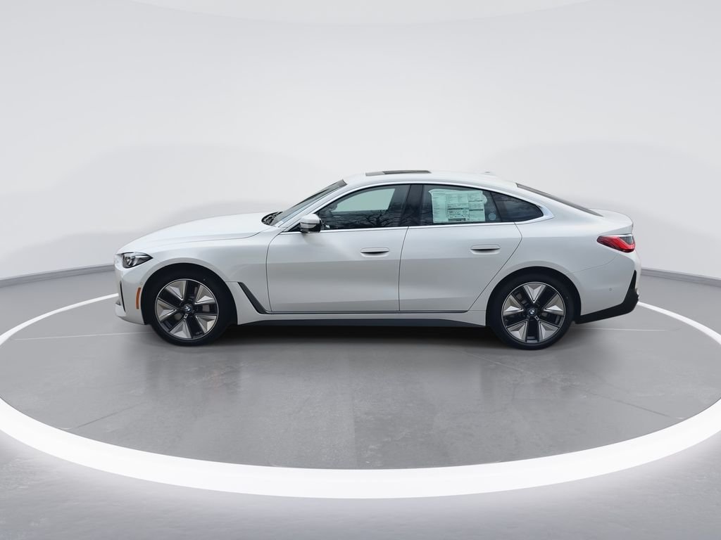 Used 2026 Alpine White BMW xDrive40 image 5