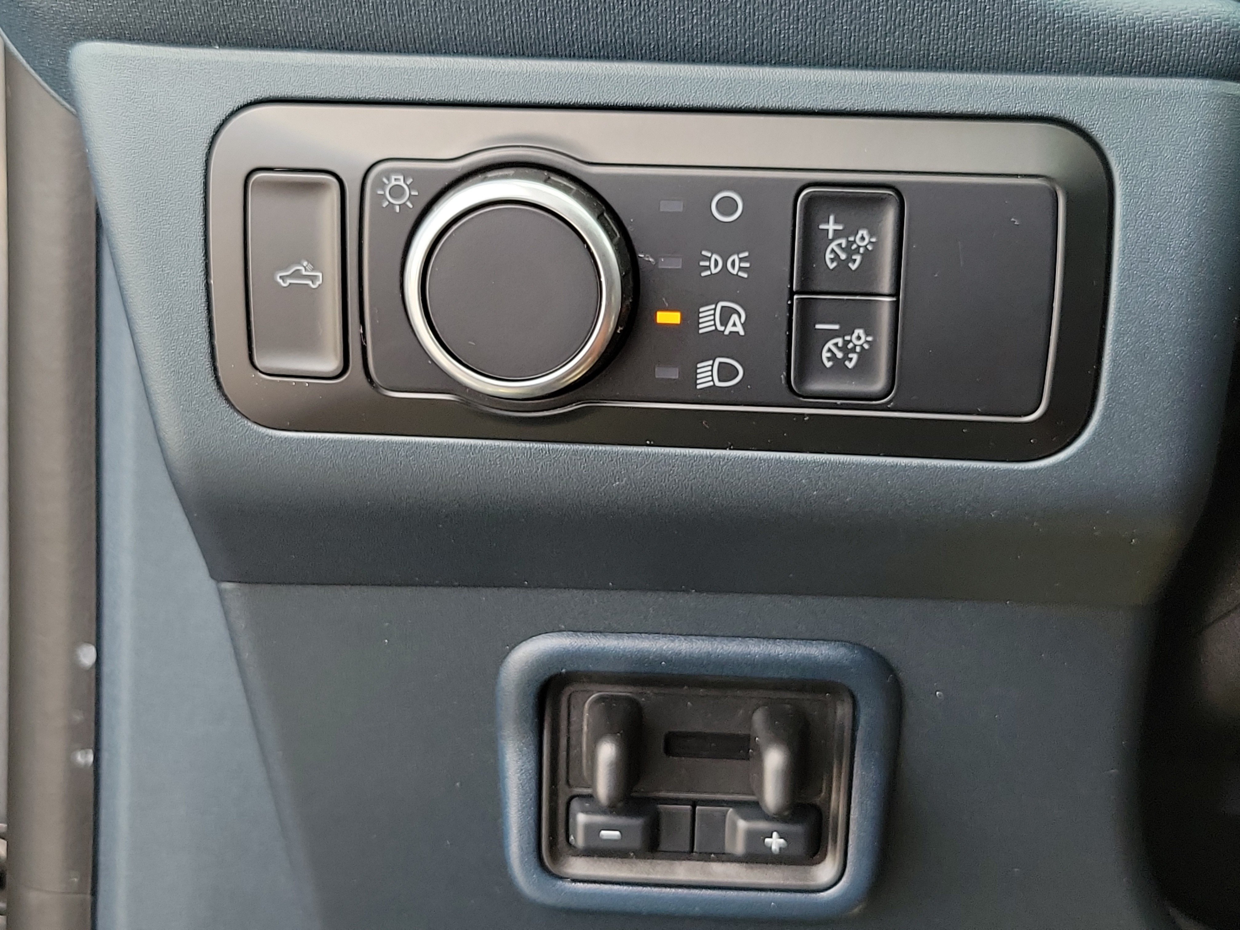 Used 2024 Gray Metallic Ford LARIAT image 13