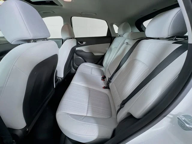 Used 2023 White Hyundai SEL image 24